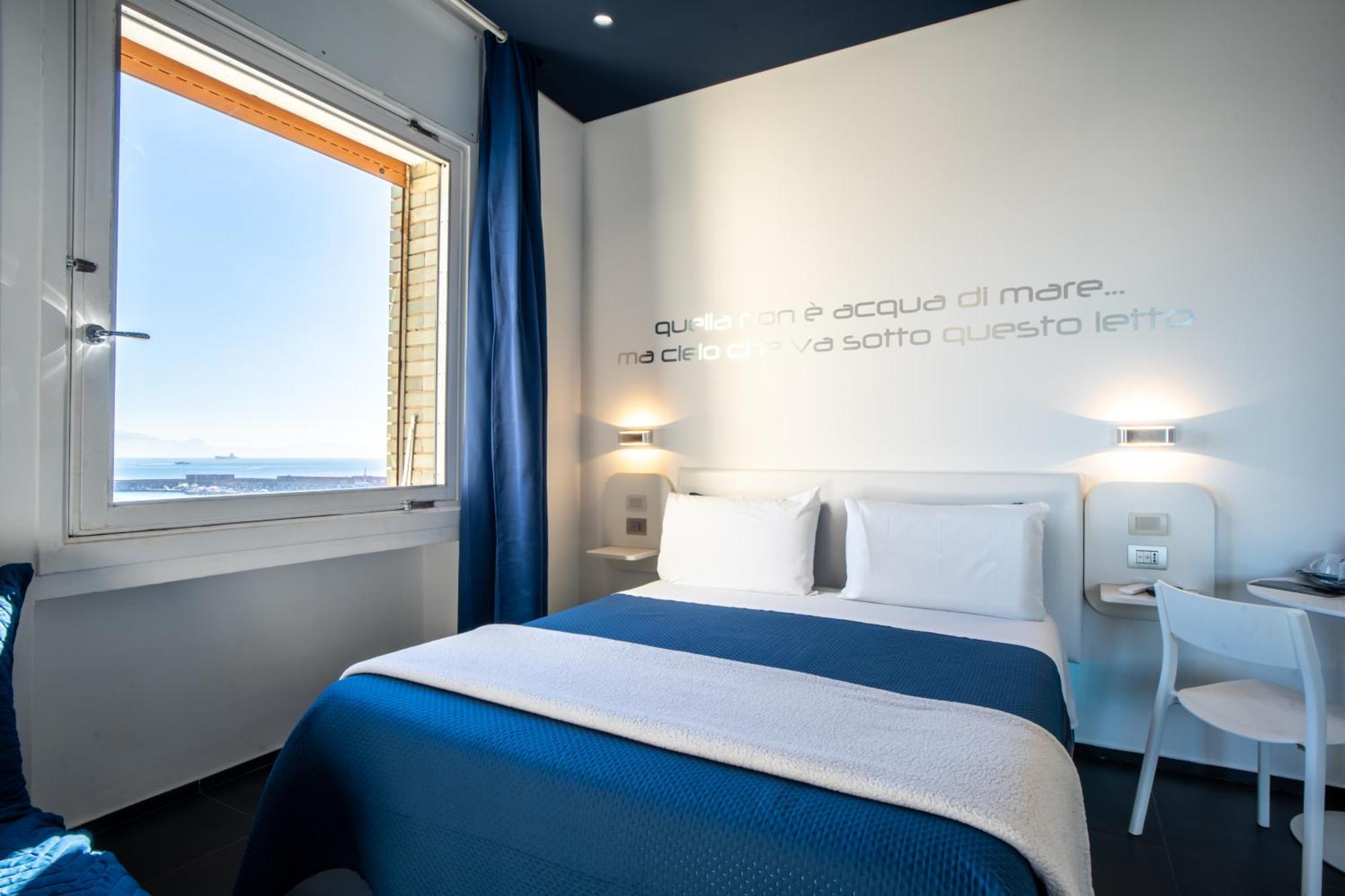 Skyhouse Beverello 3* Neapel